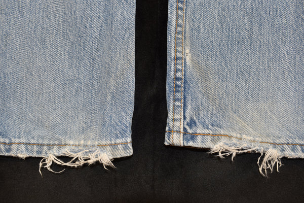 Vintage 90s 505 Levis Light Wash Straight Leg Jeans Size 32" x 30"